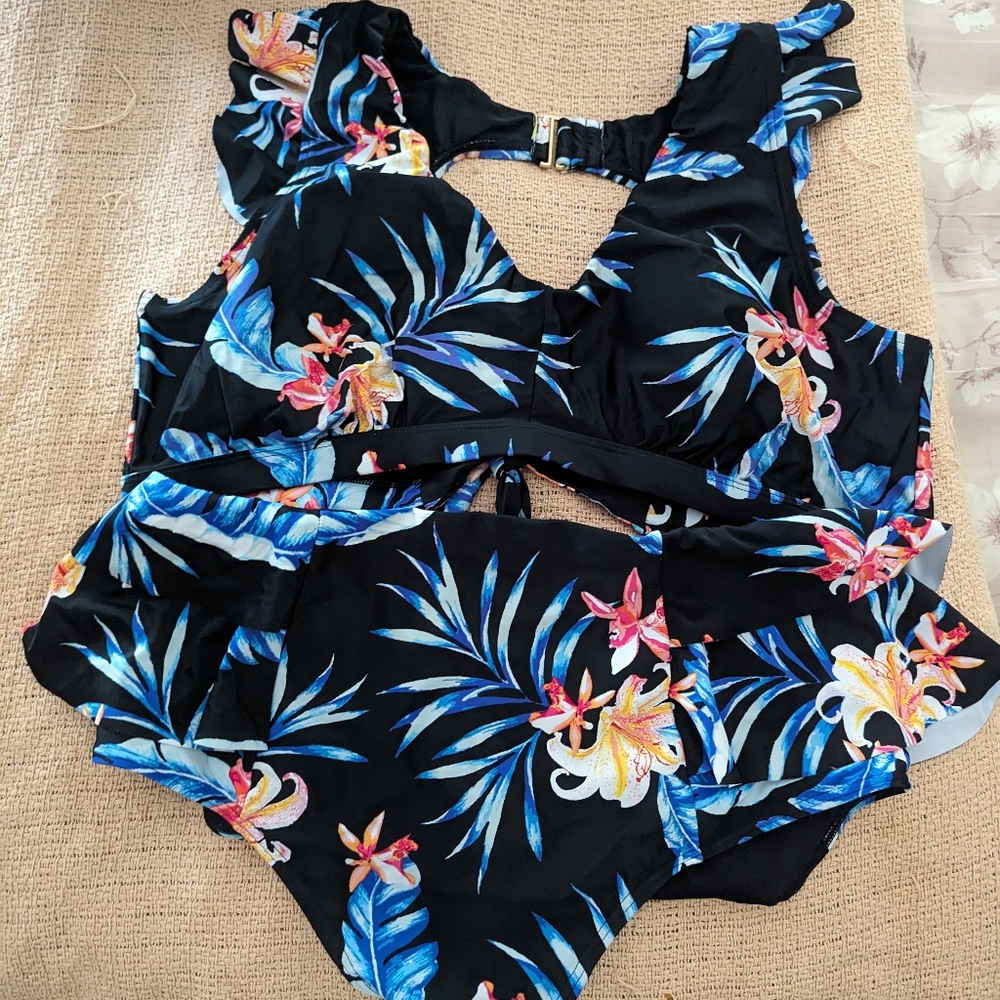 Retro, ruffled bikini set - plus size